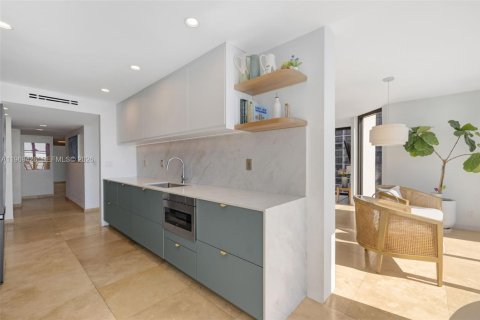 Condominio en alquiler en Miami, Florida, 3 dormitorios, 201.78 m2 № 2032876 - foto 9