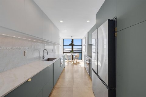 Condominio en alquiler en Miami, Florida, 3 dormitorios, 201.78 m2 № 2032876 - foto 6