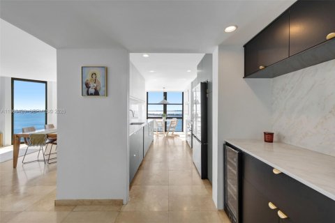 Condominio en alquiler en Miami, Florida, 3 dormitorios, 201.78 m2 № 2032876 - foto 3