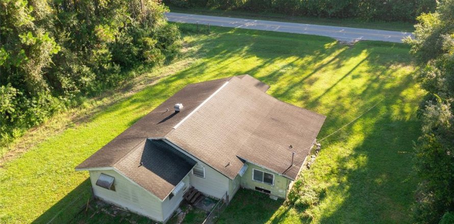 House in Land O' Lakes, Florida 3 bedrooms, 121.14 sq.m. № 2312291