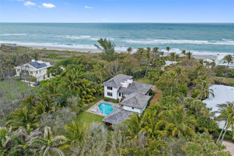 House in Hobe Sound, Florida 4 bedrooms, 251.58 sq.m. № 1852151 - photo 1