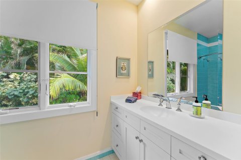 House in Hobe Sound, Florida 4 bedrooms, 251.58 sq.m. № 1852151 - photo 11