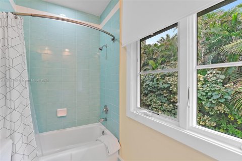 House in Hobe Sound, Florida 4 bedrooms, 251.58 sq.m. № 1852151 - photo 10
