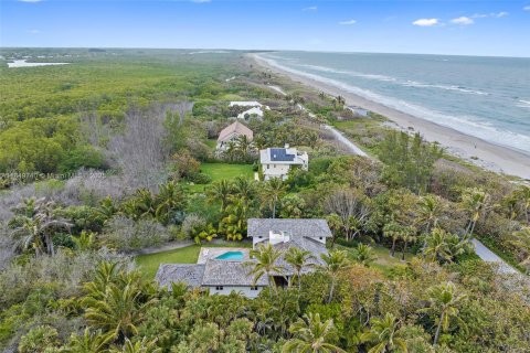 House in Hobe Sound, Florida 4 bedrooms, 251.58 sq.m. № 1852151 - photo 17
