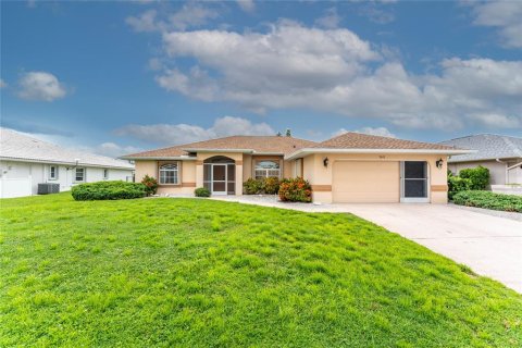 House in Punta Gorda, Florida 3 bedrooms, 179.3 sq.m. № 1901037 - photo 2