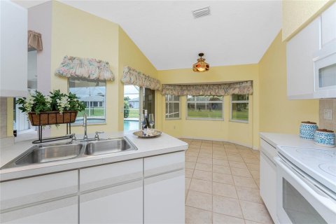 House in Punta Gorda, Florida 3 bedrooms, 179.3 sq.m. № 1901037 - photo 12