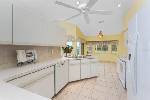 House in Punta Gorda, Florida 3 bedrooms, 179.3 sq.m. № 1901037 - photo 13