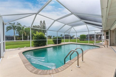 House in Punta Gorda, Florida 3 bedrooms, 179.3 sq.m. № 1901037 - photo 21