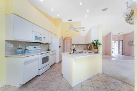 House in Punta Gorda, Florida 3 bedrooms, 179.3 sq.m. № 1901037 - photo 15