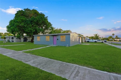 Casa en venta en Pompano Beach, Florida, 3 dormitorios, 127.55 m2 № 1974614 - foto 2