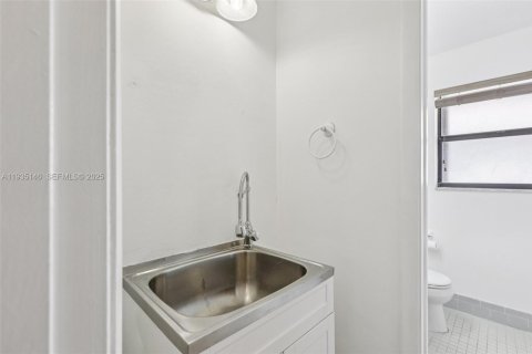 Casa en venta en Davie, Florida, 3 dormitorios, 202.71 m2 № 1993952 - foto 20