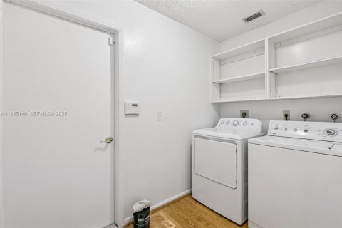 Casa en venta en Davie, Florida, 3 dormitorios, 202.71 m2 № 1993952 - foto 26