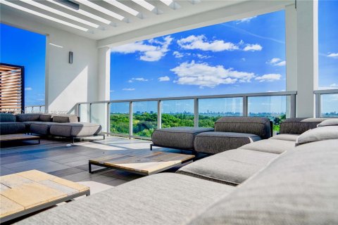 Condo in Miami, Florida, 1 bedroom  № 1880081 - photo 21