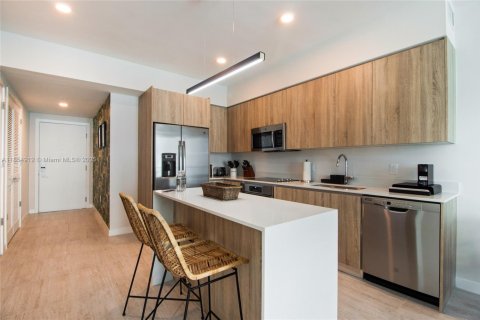 Condo in Miami, Florida, 1 bedroom  № 1880081 - photo 8