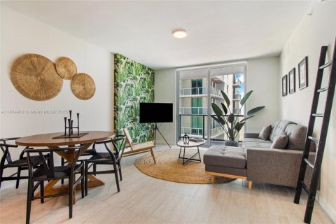 Condo in Miami, Florida, 1 bedroom  № 1880081 - photo 1