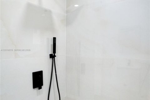 Casa en alquiler en North Miami, Florida, 4 dormitorios, 159.23 m2 № 2085893 - foto 30