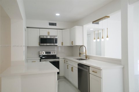 Casa en alquiler en North Miami, Florida, 4 dormitorios, 159.23 m2 № 2085893 - foto 22