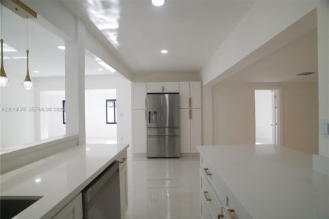 Casa en alquiler en North Miami, Florida, 4 dormitorios, 159.23 m2 № 2085893 - foto 16