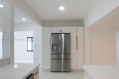 Casa en alquiler en North Miami, Florida, 4 dormitorios, 159.23 m2 № 2085893 - foto 24