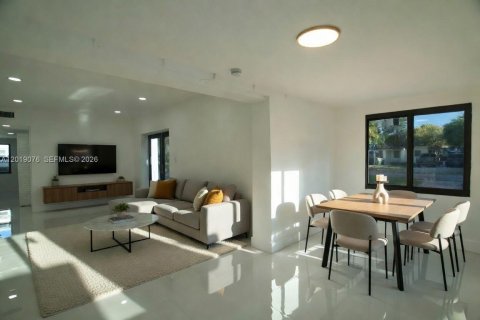 Casa en alquiler en North Miami, Florida, 4 dormitorios, 159.23 m2 № 2085893 - foto 5