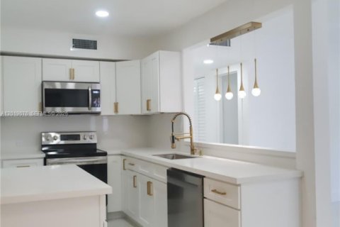 Casa en alquiler en North Miami, Florida, 4 dormitorios, 159.23 m2 № 2085893 - foto 23