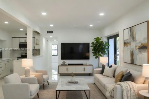 Casa en alquiler en North Miami, Florida, 4 dormitorios, 159.23 m2 № 2085893 - foto 4