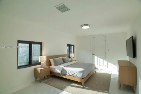 Casa en alquiler en North Miami, Florida, 4 dormitorios, 159.23 m2 № 2085893 - foto 13