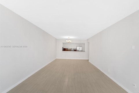 Condominio en alquiler en Sunny Isles Beach, Florida, 1 dormitorio, 93.37 m2 № 2025478 - foto 5