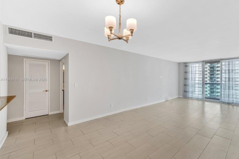Condominio en alquiler en Sunny Isles Beach, Florida, 1 dormitorio, 93.37 m2 № 2025478 - foto 4