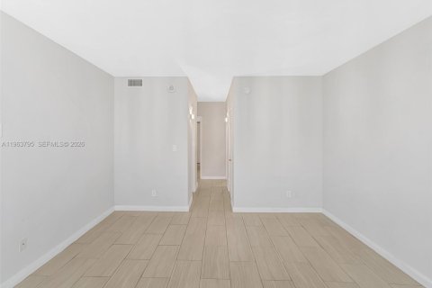 Condominio en alquiler en Sunny Isles Beach, Florida, 1 dormitorio, 93.37 m2 № 2025478 - foto 8