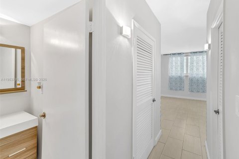 Condominio en alquiler en Sunny Isles Beach, Florida, 1 dormitorio, 93.37 m2 № 2025478 - foto 6