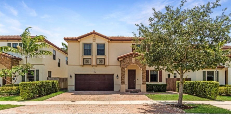 Casa en Homestead, Florida 4 dormitorios, 258.27 m2 № 2054653