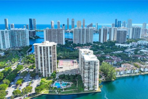 Condo in Aventura, Florida, 3 bedrooms  № 2004119