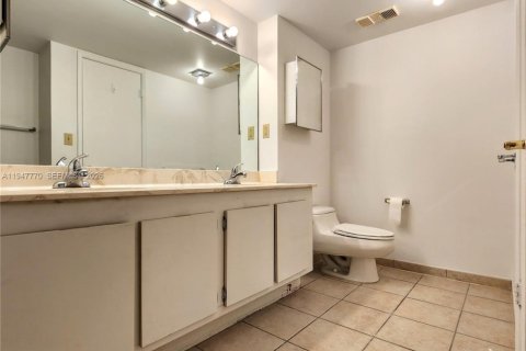 Condo in Aventura, Florida, 3 bedrooms  № 2004119 - photo 20