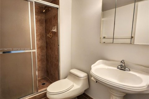 Condo in Aventura, Florida, 3 bedrooms  № 2004119 - photo 24