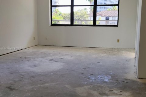 Condo in Aventura, Florida, 3 bedrooms  № 2004119 - photo 5
