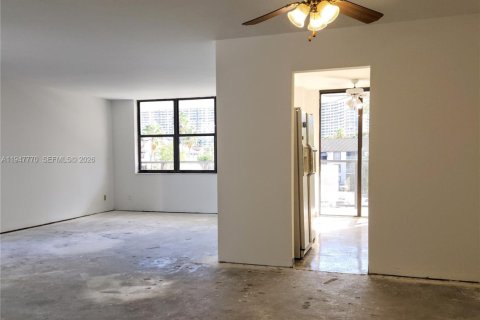 Condo in Aventura, Florida, 3 bedrooms  № 2004119 - photo 7