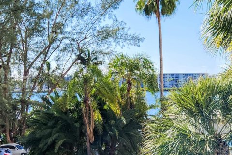 Condo in Aventura, Florida, 3 bedrooms  № 2004119 - photo 8