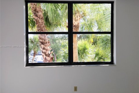 Condo in Aventura, Florida, 3 bedrooms  № 2004119 - photo 17