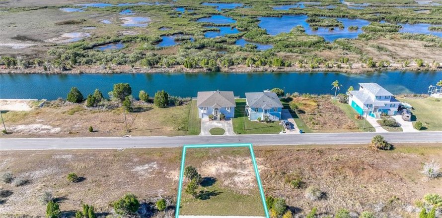 Land in Hernando Beach, Florida № 1657992