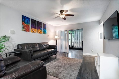 Condo in Orlando, Florida, 2 bedrooms  № 1657257 - photo 2