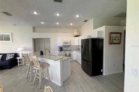 House in Rotonda, Florida 3 bedrooms, 185.8 sq.m. № 1558887 - photo 23