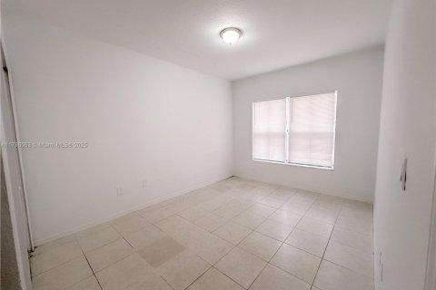 Townhouse in Florida City, Florida 4 bedrooms, 167.13 sq.m. № 1864860 - photo 9