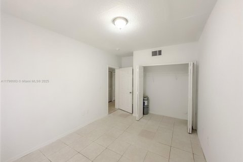 Townhouse in Florida City, Florida 4 bedrooms, 167.13 sq.m. № 1864860 - photo 11