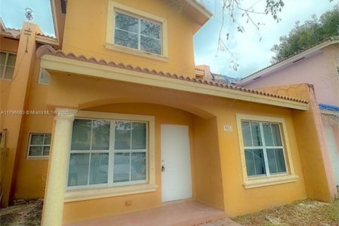 Townhouse in Florida City, Florida 4 bedrooms, 167.13 sq.m. № 1864860 - photo 4