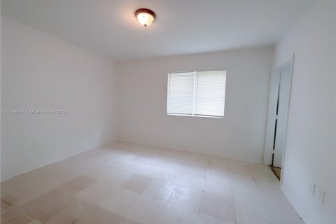 Townhouse in Florida City, Florida 4 bedrooms, 167.13 sq.m. № 1864860 - photo 20