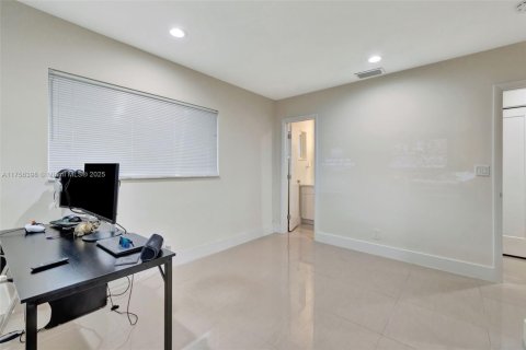 House in Fort Lauderdale, Florida 4 bedrooms, 161.19 sq.m. № 1502655 - photo 25