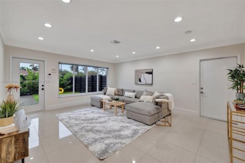 House in Fort Lauderdale, Florida 4 bedrooms, 161.19 sq.m. № 1502655 - photo 4
