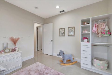 House in Fort Lauderdale, Florida 4 bedrooms, 161.19 sq.m. № 1502655 - photo 20