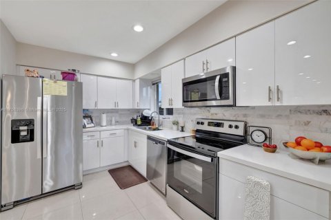 House in Fort Lauderdale, Florida 4 bedrooms, 161.19 sq.m. № 1502655 - photo 6